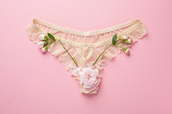 Conceito de sistema reprodutivo feminino com flores